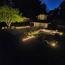 Plettfri LED-belysning for landskapsstriper omkranser en oppkjørsel