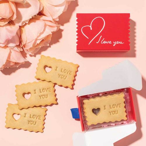 LTD QTY!  Le Rouge Love Box ( 4 Cookies)