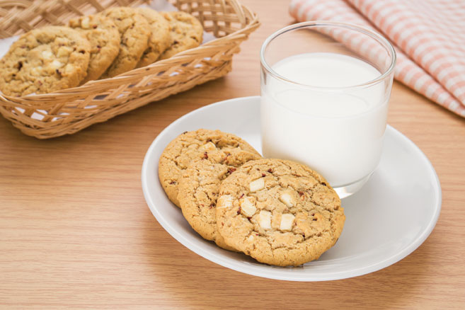 Oatmeal Almond White Chocolate Chip Cookies Recipe