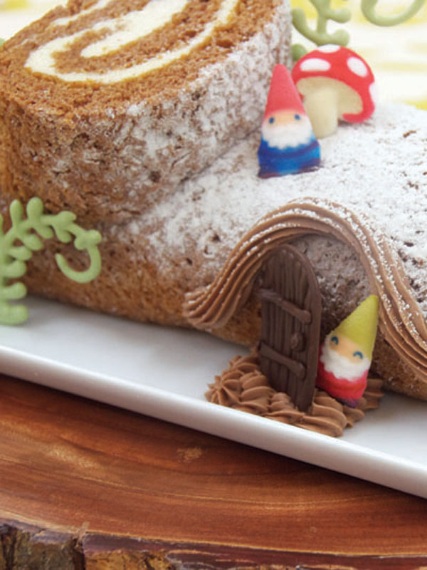 Gnome Log Cake – Pumpkin Roll Cake Recipe