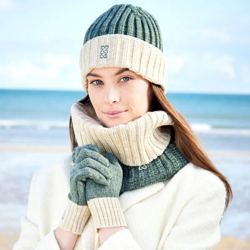 B10329 Irish Style Women's Knit Gloves in Light Green/Cream Gaelsong