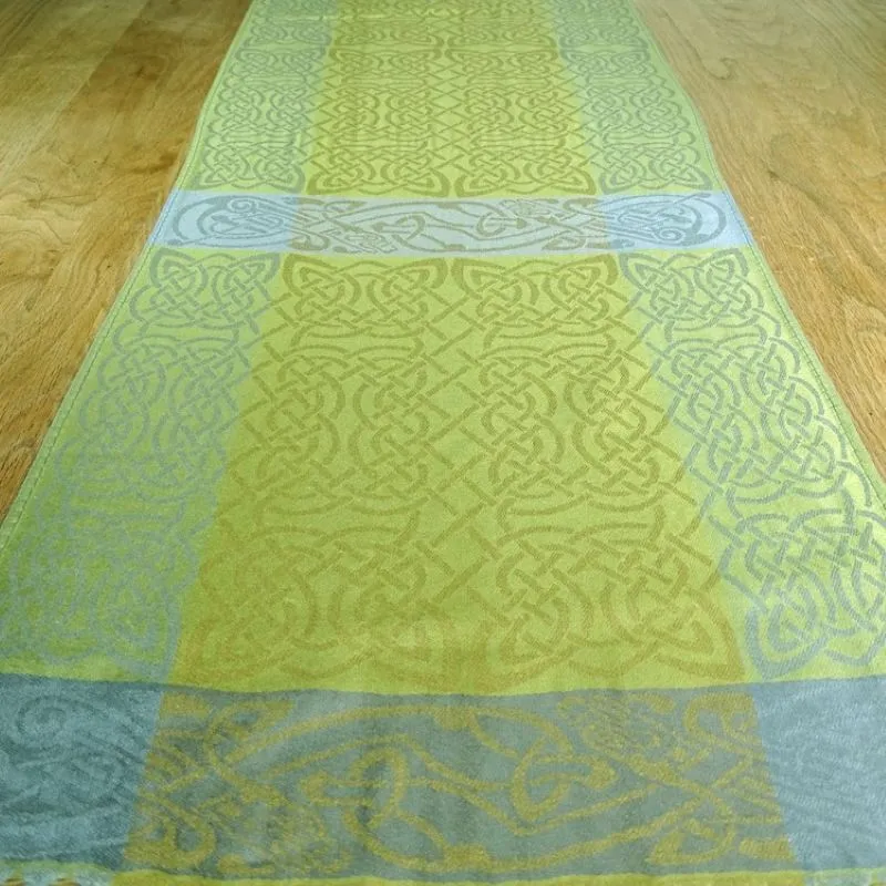 B30134 Fields of Gold Knotwork Pashmina Scarf Closeup Design Gaelsong