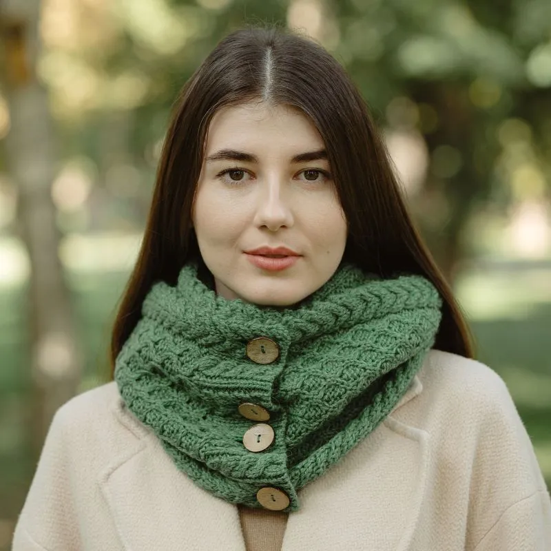 B30190 GREEN Colour Honeycomb Aran Buttoned Snood Scarf Gaelsong