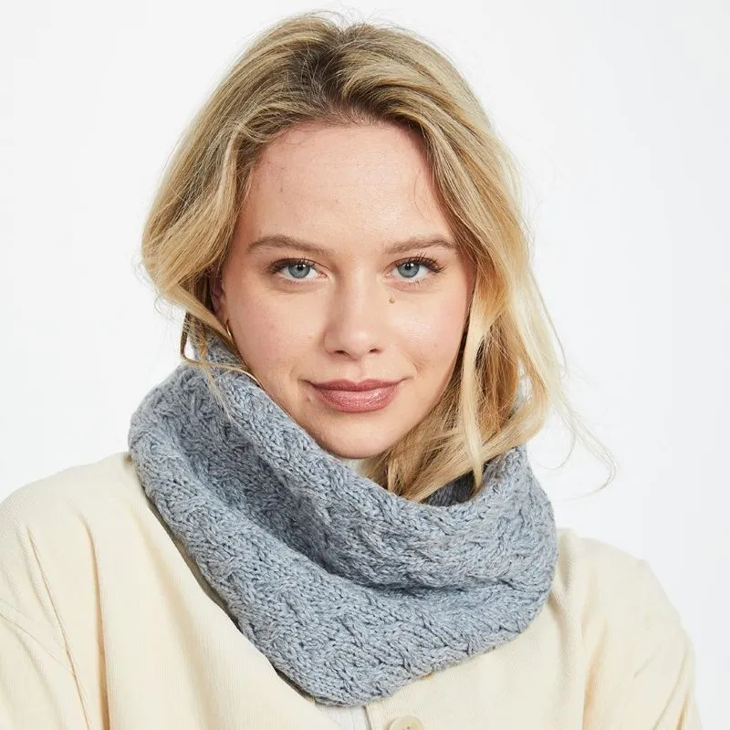 B30193 OCEAN GREY Colour  SuperSoft Merino Cable Infinity Scarf Lifestyle Gaelsong