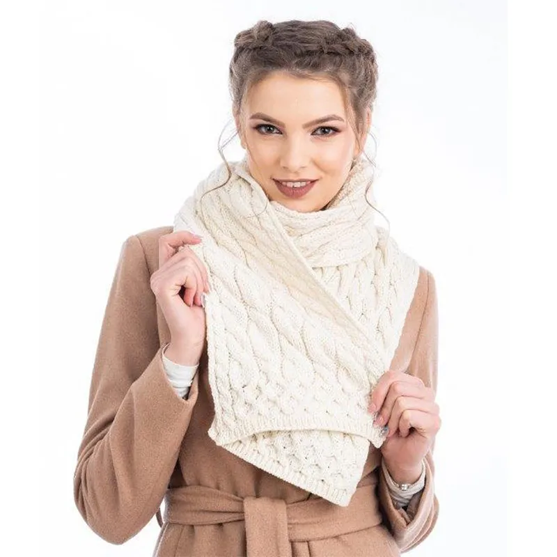 B30213 White Chunky Knit Cable Scarf Knit View Gaelsong