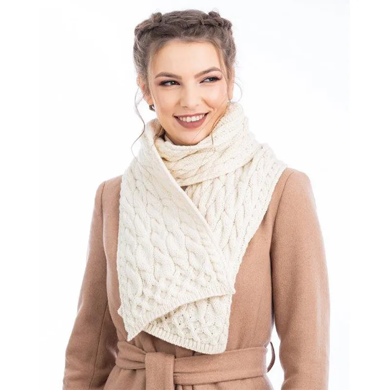 B30213 White Chunky Knit Cable Scarf Studio Gaelsong