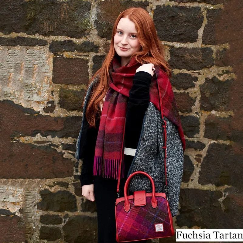 B40258 FUCHSIA Colour Authentic Harris Tweed Small Tote Bag Lifestyle Gaelsong