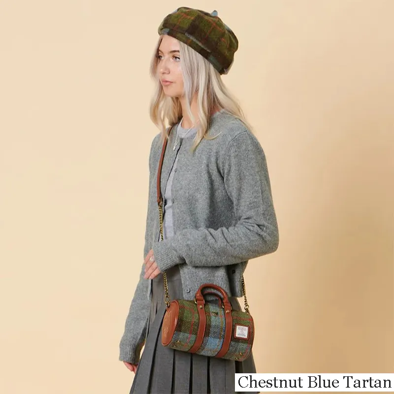 B40267 CHESTNUT BLUE Colour Handwoven Harris Tweed Duffle Bag Lifestyle Gaelsong