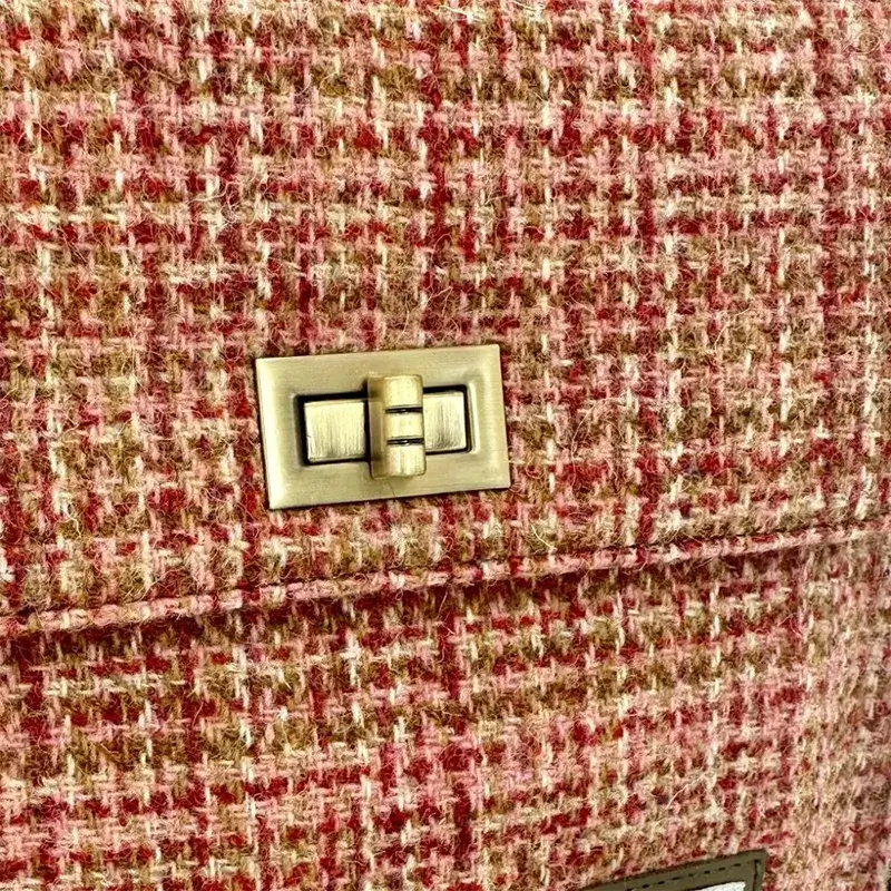 B40274 MAPLE Colour Authentic Harris Tweed Purse for Ladies Closeup View Plaid Gaelsong