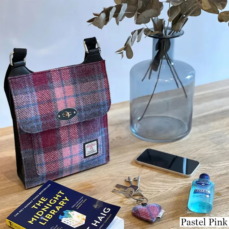 B40274 PASTEL PINK Colour Authentic Harris Tweed Purse for Ladies Lifestyle Gaelsong