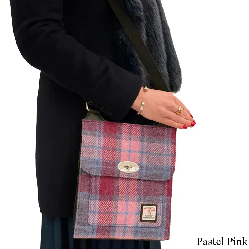 B40274 PASTEL PINK Colour Authentic Harris Tweed Purse for Ladies Lifestyle Studio Gaelsong