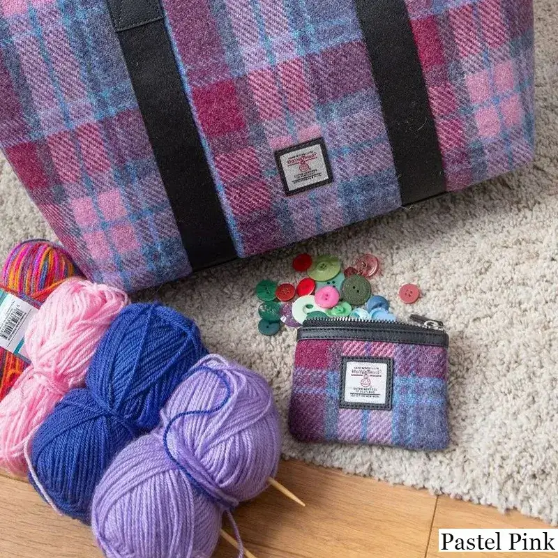 B40298 PASTEL PINK Colour Handcrafted Harris Tweed Coin Purse Lifestyle Gaelsong
