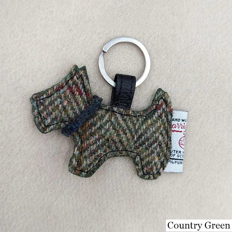 B90202 Country Green Colour Dog Shaped Harris Tweed Keyring Lifestyle Gaelsong