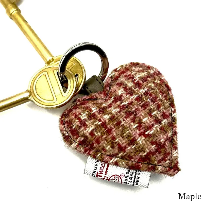 B90203 SAFFRON Colour Heart Designed Harris Tweed Keyring Gaelsong