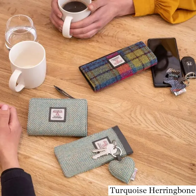 B90205 TURQUOISE HERRINGBONE Colour Handmade Harris Tweed Soft Glasses Case Lifestyle Gaelsong
