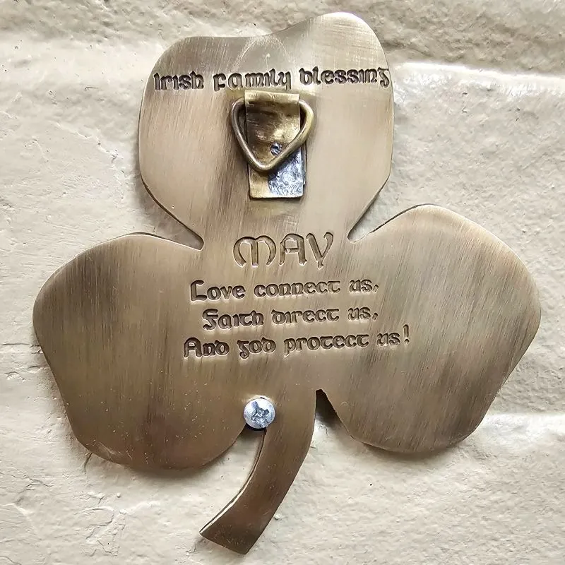 D22210 ANTIQUE BRASS Irish Three Leaf Shamrock Wall Decor with Family Blessing Back Side Gaelsong