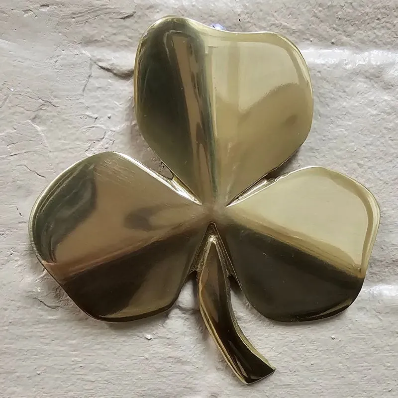 D22210 POLISHED BRASS Irish Three Leaf Shamrock Wall Decor with Family Blessing Gaelsong