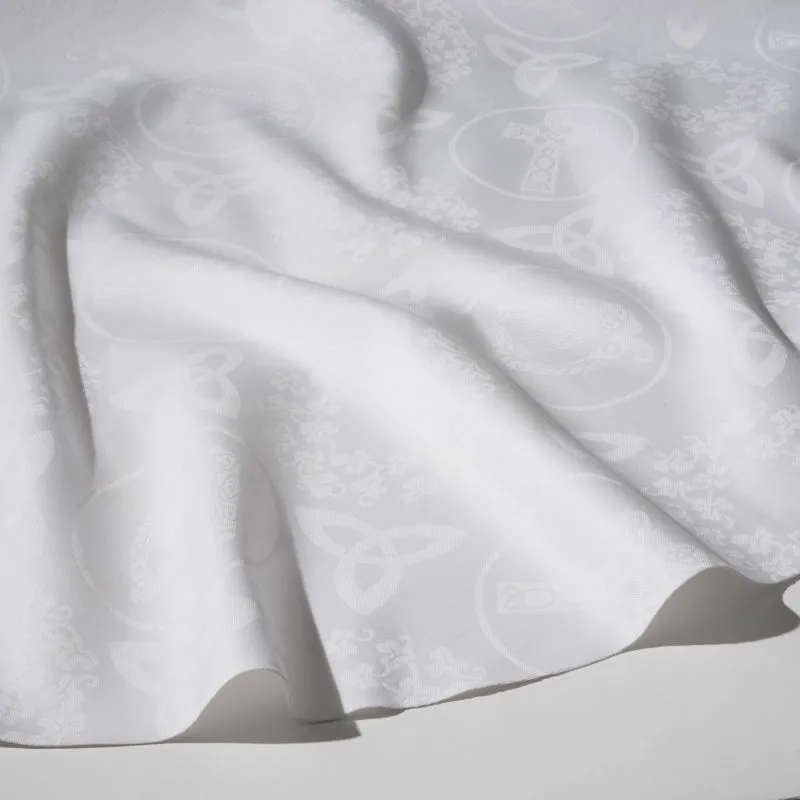 D50715 Celtic Designed Luxury Damask Tablecloth Closeup Details Gaelsong