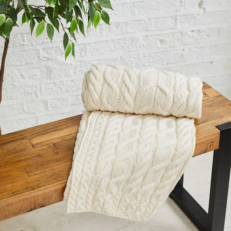 D50732 NATURAL WHITE Colour Supersoft Merino Chunky Cable Knit Throw Closeup View Gaelsong