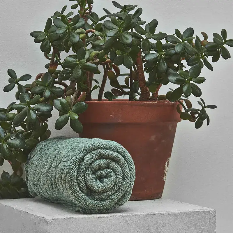 D50732 SEAFOAM GREEN Colour Supersoft Merino Chunky Cable Knit Throw Compact Size Gaelsong