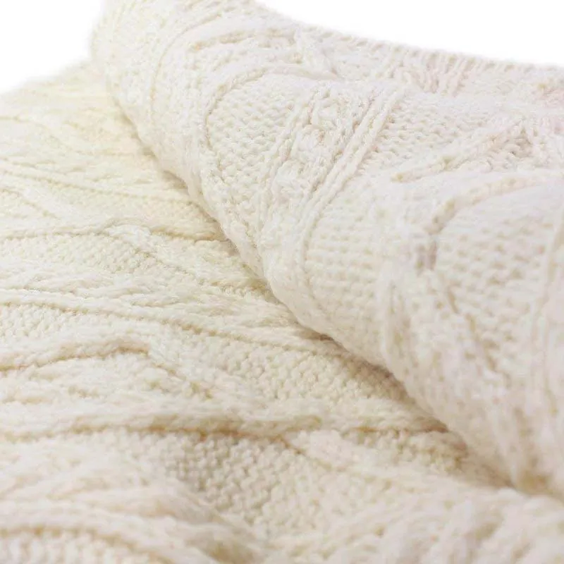 D50755 Traditional Merino Wool Irish Cable Blanket Closeup Knit View Gaelsong