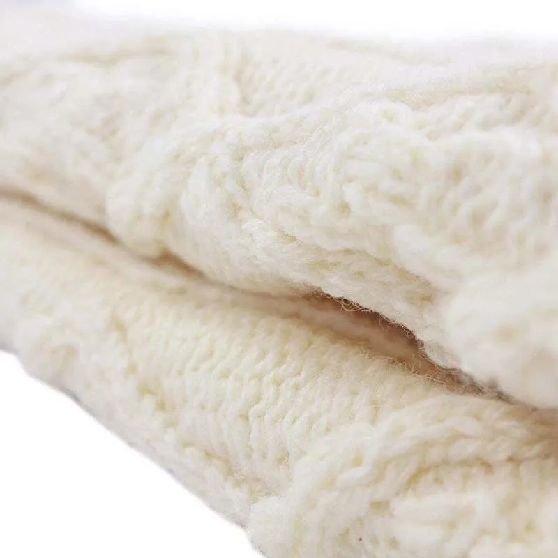 D50755 Traditional Merino Wool Irish Cable Blanket Closeup View Gaelsong