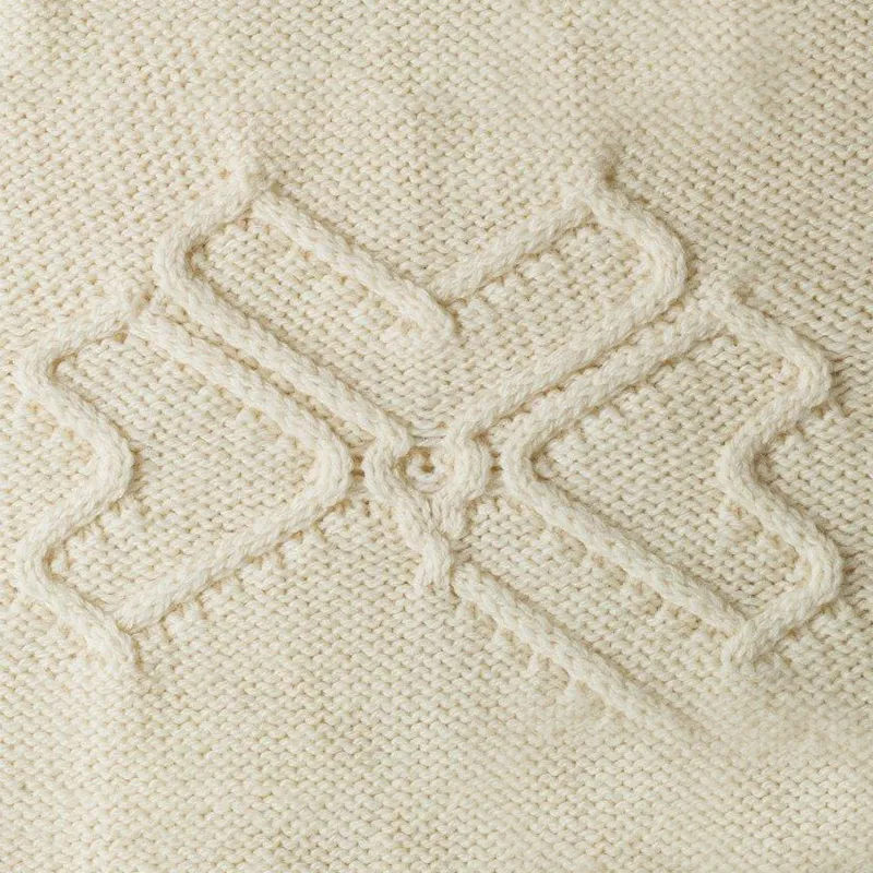 D50756 Merino Wool Shamrock Aran Knit Throw Closeup Studio Shamrock View Gaelsong