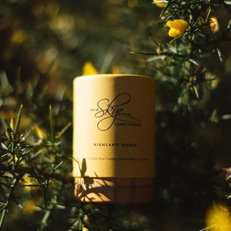 D67116 Handmade Highland Wild Gorse Candle - Small Lifestyle Gaelsong