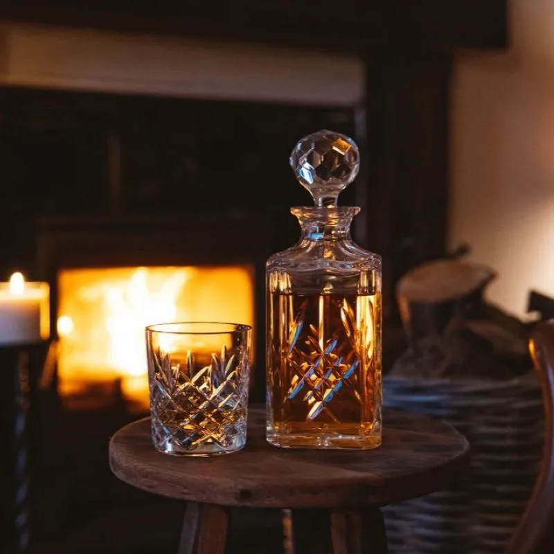 D67121 Handcrafted Soy Wax Scottish Whisky Candle - Large Scent Notes Gaelsong