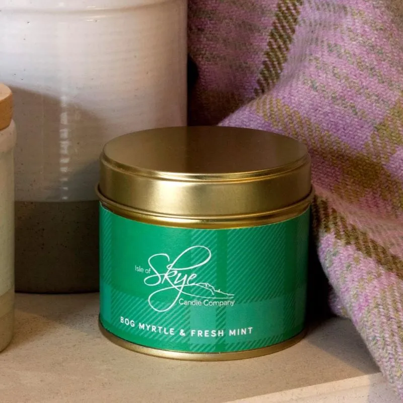 D67123 Vegan Scottish Bog Myrtle & Fresh Mint Candle  Closeup View Gaelsong 
