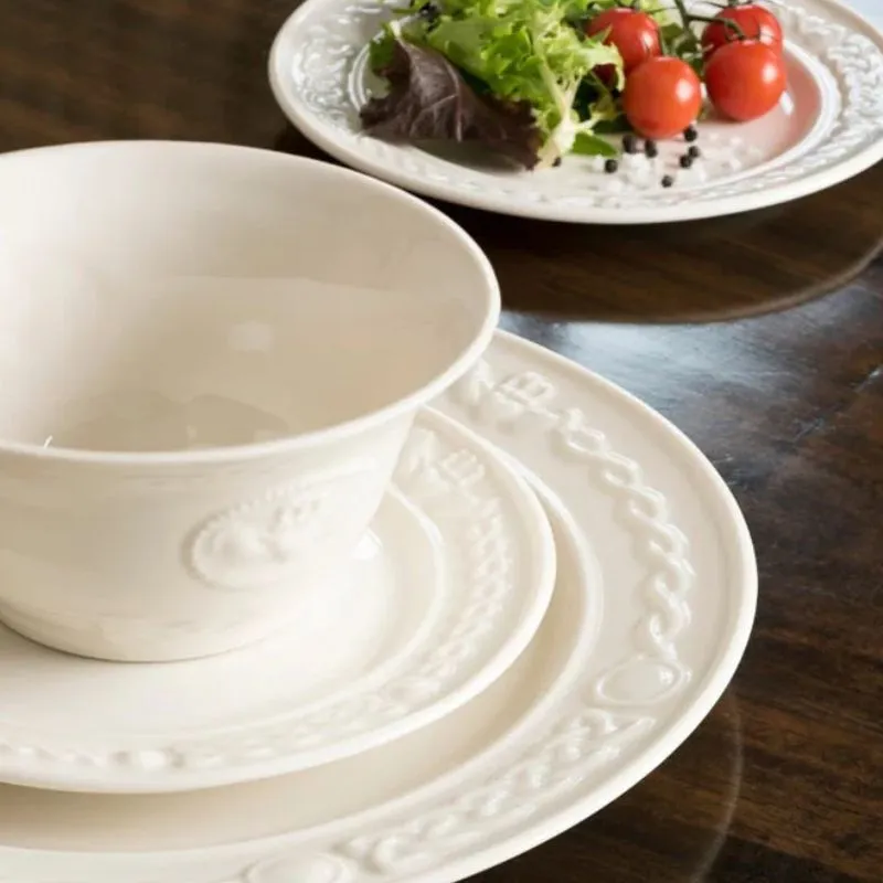 D68751 Parian China Claddagh Plate with Knotwork Gaelsong