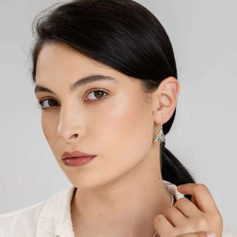 J13766S Oak Ash Thorn Earrings Lifestyle Gaelsong