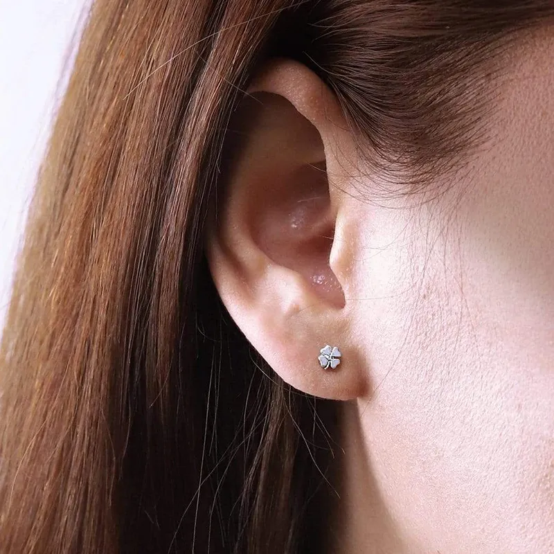 J13787 Lucky Clover Stud Earrings in Silver Lifestyle Gaelsong