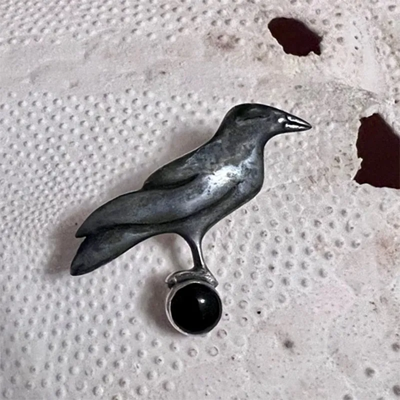 J69017 Oxidized Onyx Raven Pin Lifestyle Gaelsong