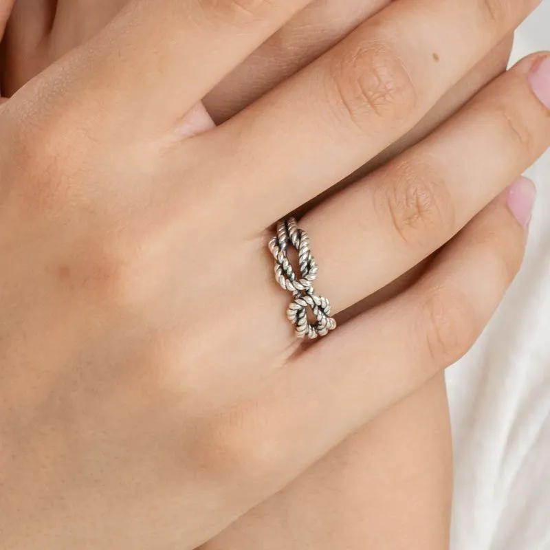 J75096 Fisherman's Knot Ring Lifestyle Gaelsong