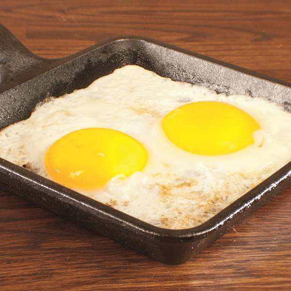 Lodge Square Cast Iron Skillet | Lehman's