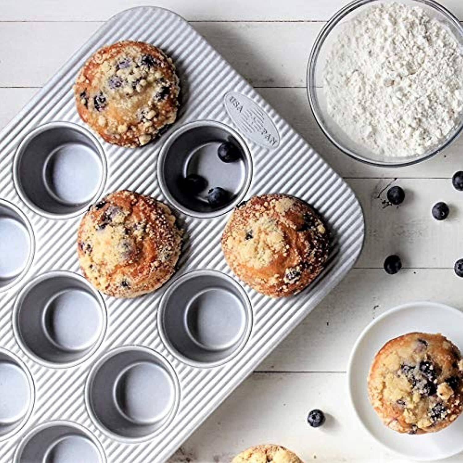Muffin Pan with Lid, 12 Cups Nonstick - USA Pan