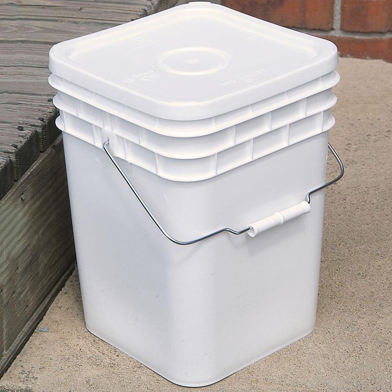4-1/4 Gallon Natural HDPE Premium Round Bucket with Wire Bail Handle &  Plastic Hand Grip (Lid sold separately)