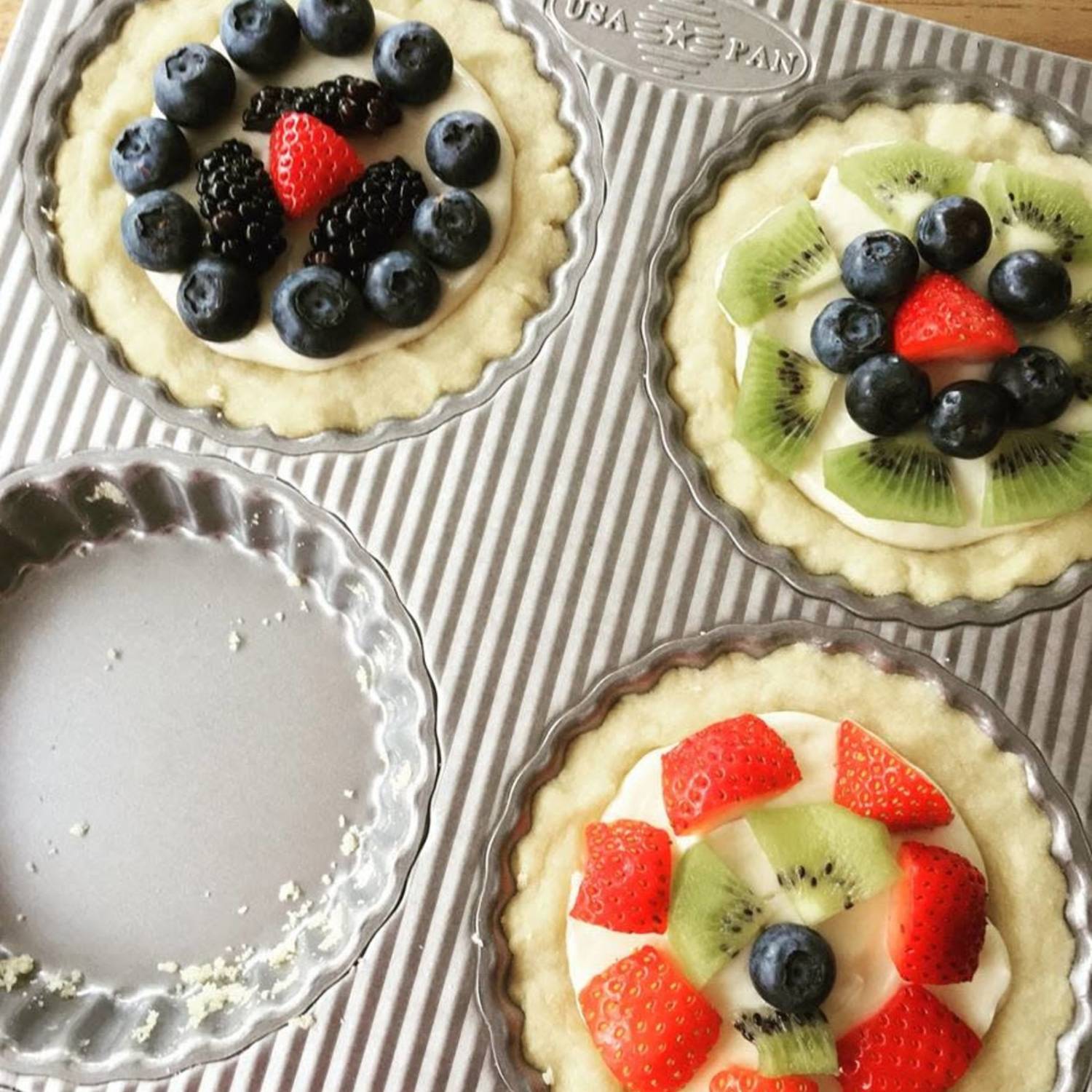 thumbnail image 2 of Vintage Pillivuyt SAS France White 10″ Fluted Quiche Tart Pan Baking 2 of 13