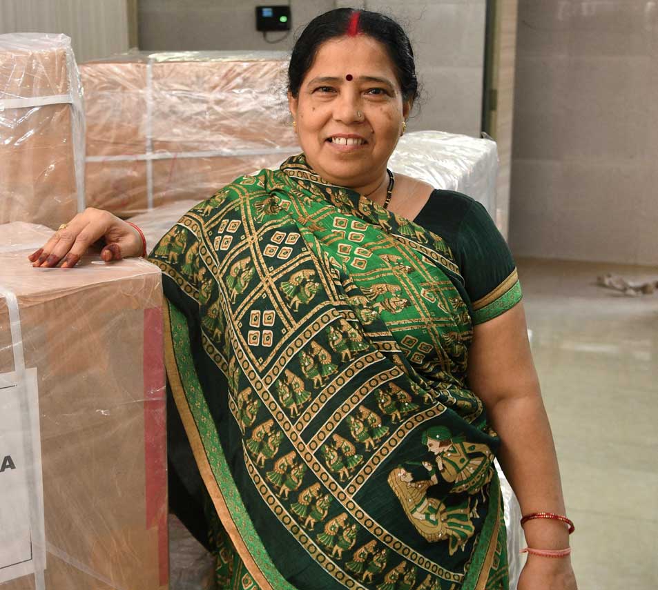 Celebrating Meena: A Dedicated Artisan at Utsaah Cooperative