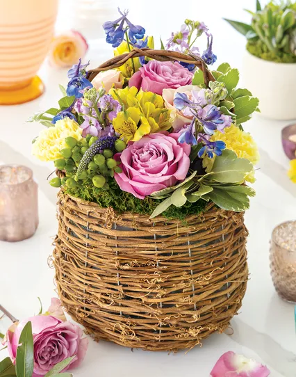 Blooming Basket Fleur - Spring Arrangement