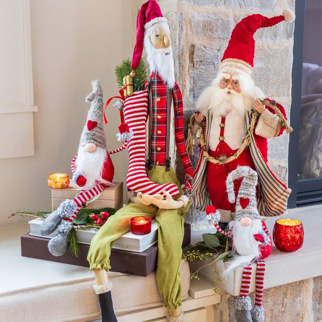 Santa and elf figures on a holiday mantel