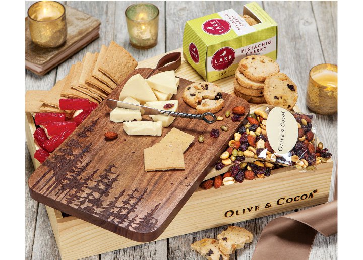 The Woodland Serving Board and Snacks make Christmas 2022 a tasty memory