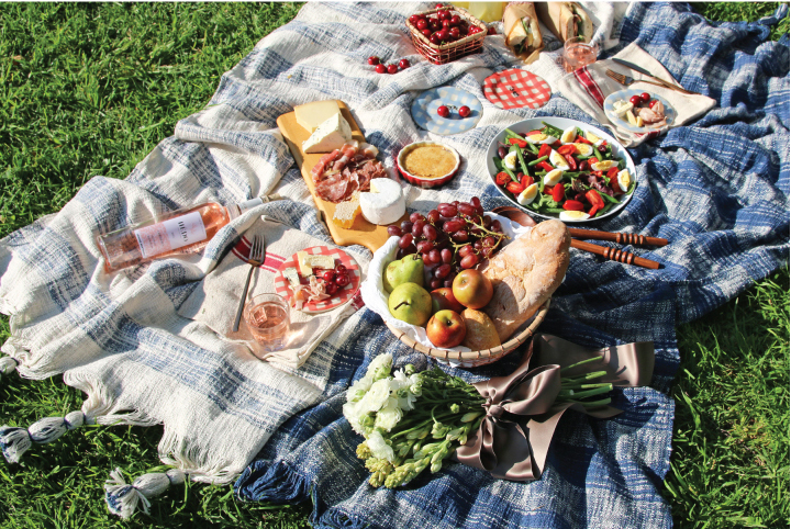 How to Plan a French Inspired Picnic