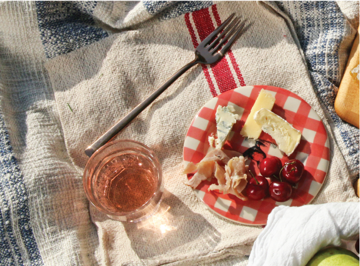 How to Plan a French Inspired Picnic