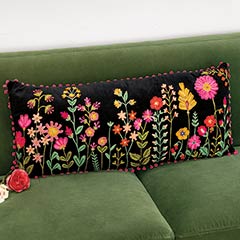 Product Image of Jardin Noir Pillow