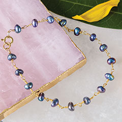 Product Image of Black Pearl & Gold Bracelet
