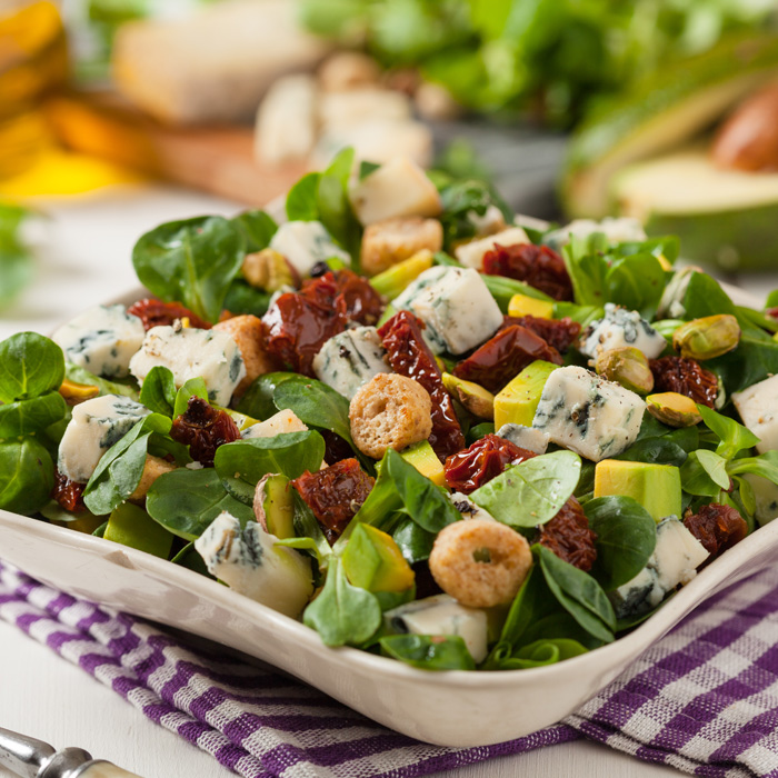 Hearty Spinach & Pistachio Salad 