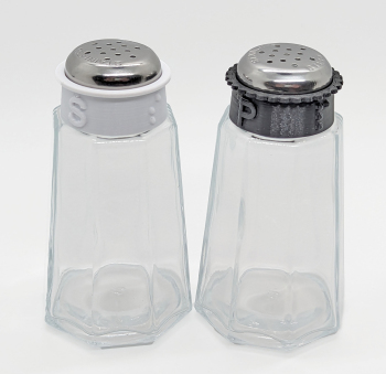 Reizen Braille Salt and Pepper shaker set- tactile edge